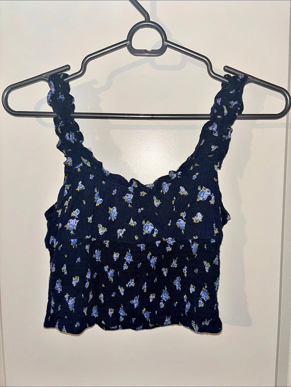 Love Tree Floral Tank Top in Blue & Purple Size Small Like New